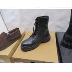 20 Paires de chaussures avec boites a 5€