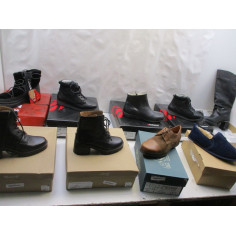 20 Paires de chaussures avec boites a 5€