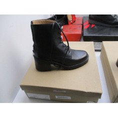 20 Paires de chaussures avec boites a 5€