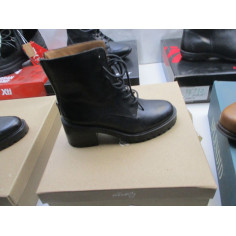 20 Paires de chaussures avec boites a 5€