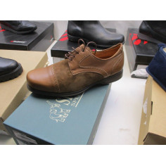 20 Paires de chaussures avec boites a 5€