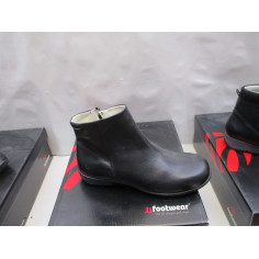 20 Paires de chaussures avec boites a 5€