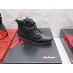 20 Paires de chaussures avec boites a 5€