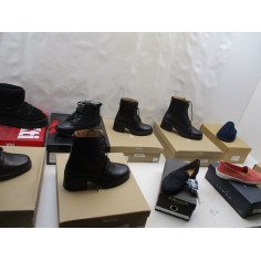 20 Paires de chaussures avec boites a 5€