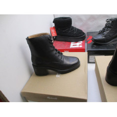 20 Paires de chaussures avec boites a 5€