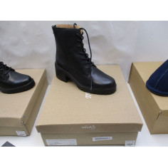 20 Paires de chaussures avec boites a 5€