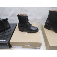 20 Paires de chaussures avec boites a 5€