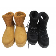 8 Paires de chaussures a 4€