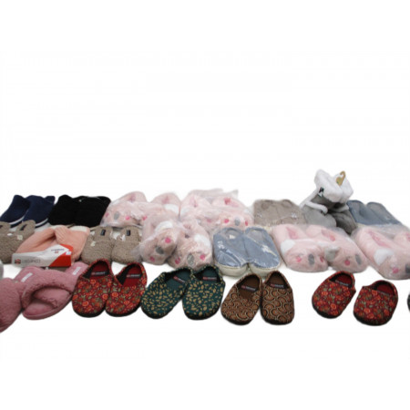 25 Paires de chaussons a 2€