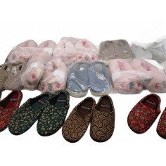 25 Paires de chaussons a 2€