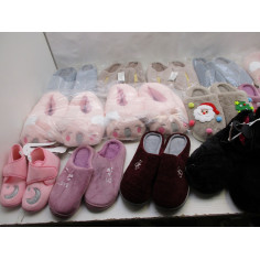 25 Paires de chaussons a 2€