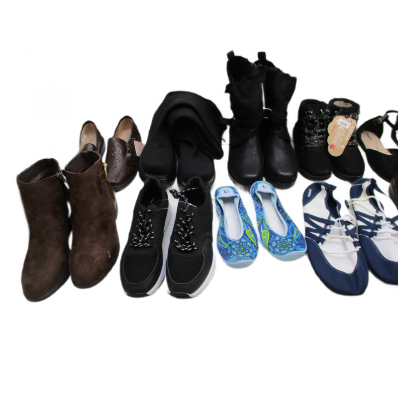17 paires de chaussures a 3€