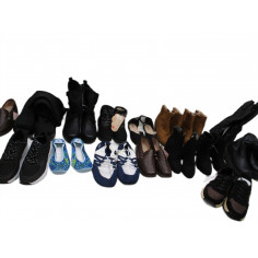 17 paires de chaussures a 3€