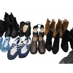 17 paires de chaussures a 3€