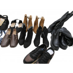 17 paires de chaussures a 3€