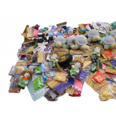 210 petit jouets