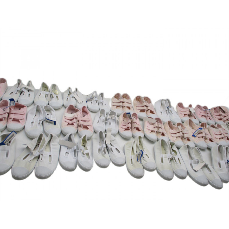 43 Paires de chaussures a 0.80€